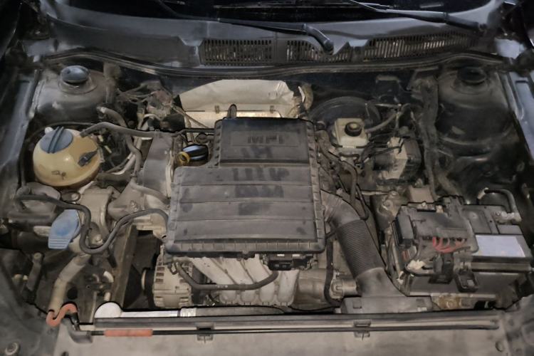 Used Volkswagen Lavida 2013 Revised Classic 1.6L Manual Fashion Edition Engine Bay