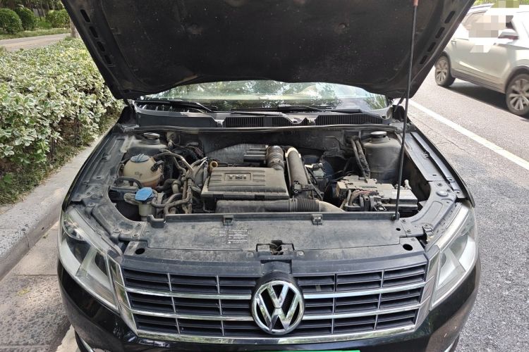 Used Volkswagen Lavida 2013 Revised Version 1.4 TSI DSG Comfort Edition Engine Bay