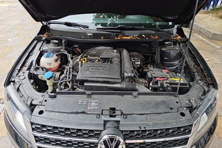 Used Volkswagen Lavida 2013 Revised Version 1.4 TSI DSG Luxury Edition Engine Bay