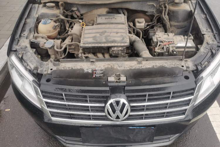 Used Volkswagen Lavida 2013 Revised Classic 1.6L Manual Fashion Edition Engine Bay