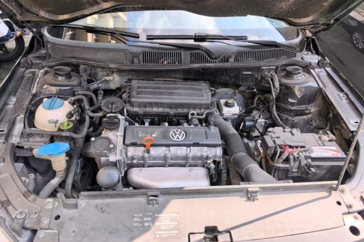 Used Volkswagen Lavida 2013 1.6L Automatic Comfort Edition Engine Bay