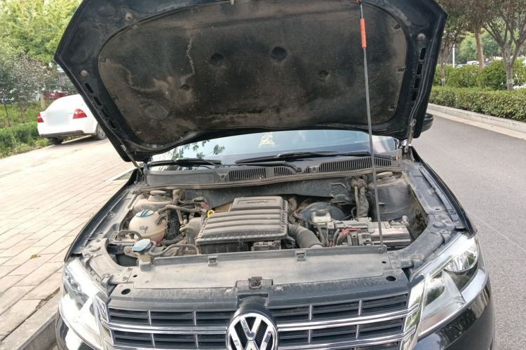 Used Volkswagen Lavida 2013 Revised Version 1.6L Automatic Luxury Edition Engine Bay