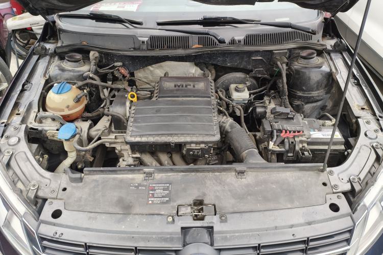 Used Volkswagen Lavida 2013 Revised Classic 1.6L Manual Fashion Edition Engine Bay