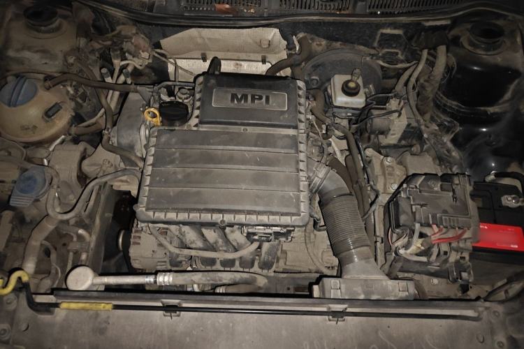 Used Volkswagen Lavida 2013 1.6L Automatic Comfort Edition Engine Bay
