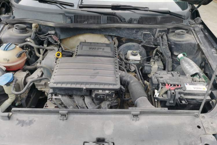 Used Volkswagen Lavida 2013 Revised Classic 1.6L Automatic Fashion Edition Engine Bay