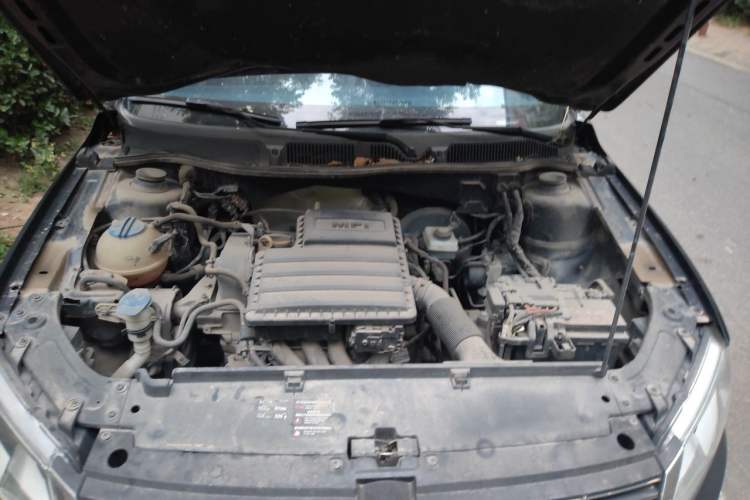 Used Volkswagen Lavida 2013 Revised Classic 1.6L Manual Fashion Edition Engine Bay