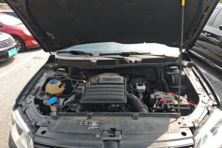 Used Volkswagen Lavida 2013 Revised Classic 1.6L Manual Fashion Edition Engine Bay