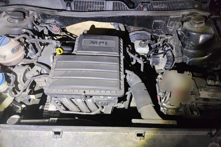 Used Volkswagen Lavida 2013 1.6L Manual Comfort Edition Engine Bay