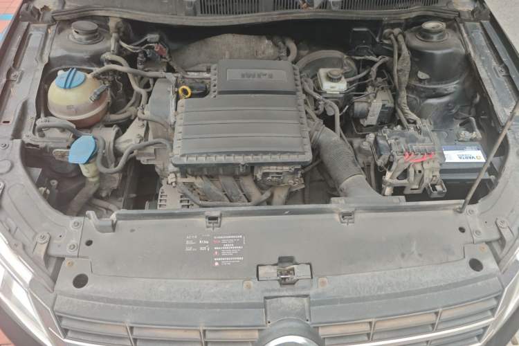Used Volkswagen Lavida 2013 Restyled Classic 1.6L Manual Comfort Edition Engine Bay