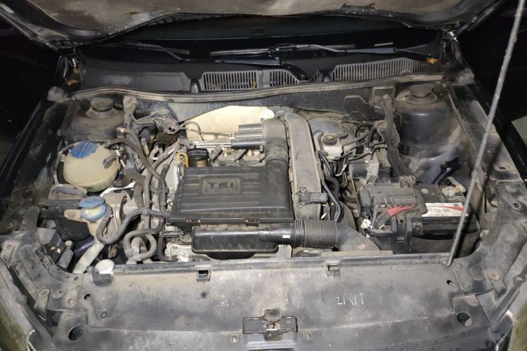 Used Volkswagen Lavida 2013 1.4TSI Manual Comfort Edition Engine Bay