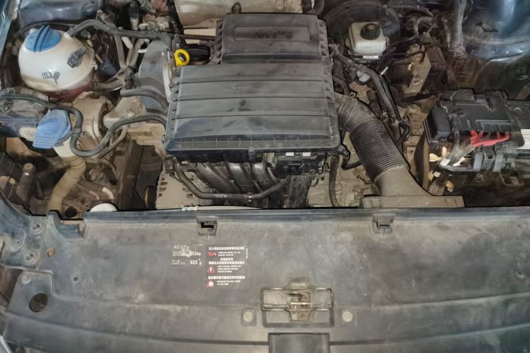 Used Volkswagen Lavida 2013 1.6L Automatic Comfort Edition Engine Bay