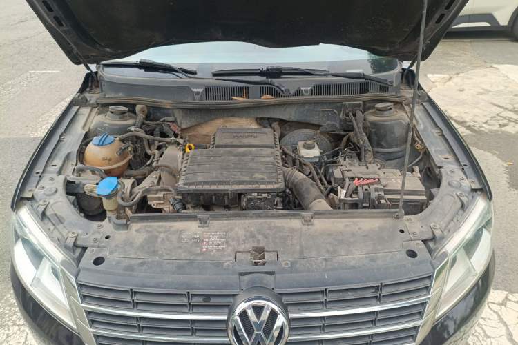 Used Volkswagen Lavida 2013 Revised Classic 1.6L Automatic Fashion Edition Engine Bay