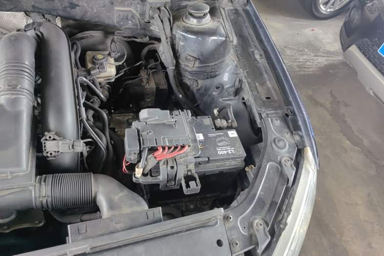 Used Volkswagen Lavida 2013 Revised Version 1.4 TSI DSG Comfort Edition Engine Bay Left