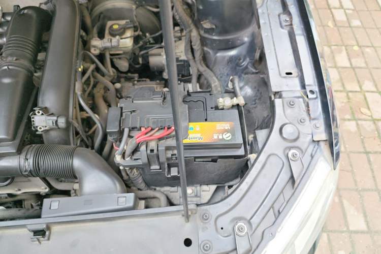 Used Volkswagen Lavida 2013 Revised Version 1.4 TSI DSG Comfort Edition Engine Bay Left