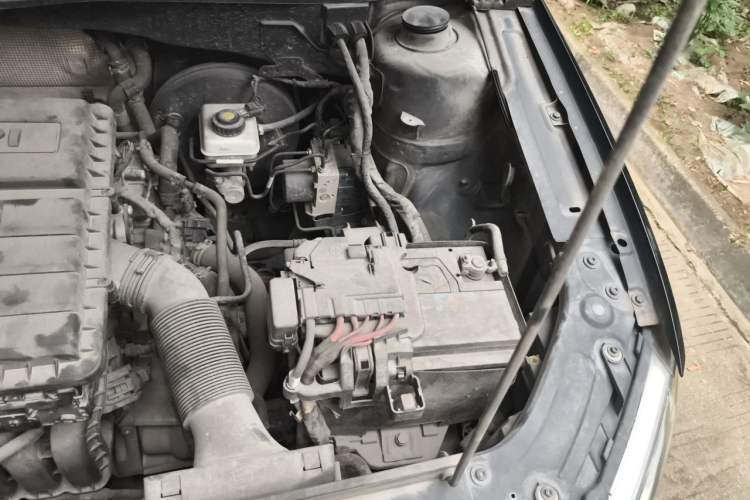 Used Volkswagen Lavida 2013 Restyled Classic 1.6L Manual Comfort Edition Engine Bay Left