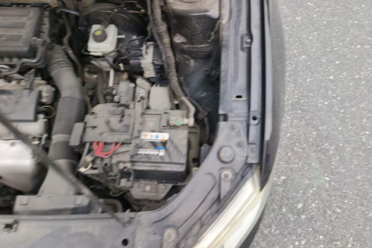 Used Volkswagen Lavida 2013 1.6L Automatic Fashion Edition Engine Bay Left