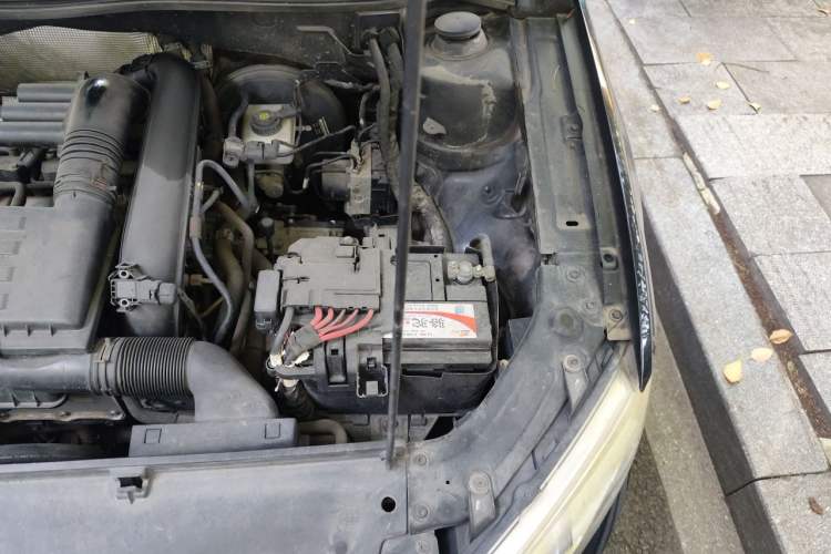 Used Volkswagen Lavida 2013 Revised Version 1.4 TSI DSG Comfort Edition Engine Bay Left