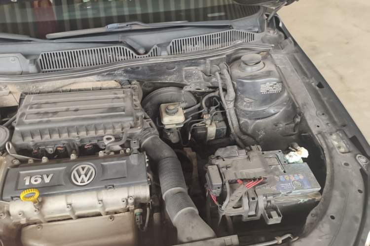 Used Volkswagen Lavida 2013 Classic 1.6L Manual Fashion Edition Engine Bay Left