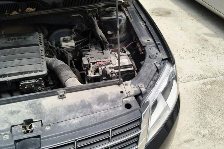 Used Volkswagen Lavida 2013 Revised Classic 1.6L Manual Fashion Edition Engine Bay Left