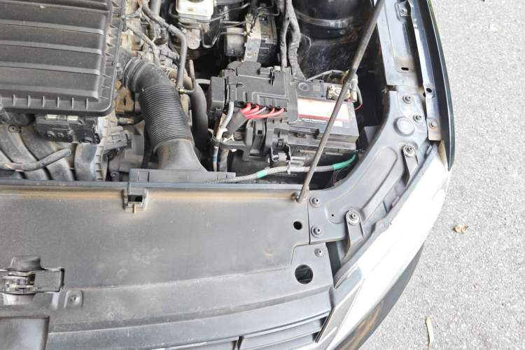 Used Volkswagen Lavida 2013 Revised Classic 1.6L Manual Fashion Edition Engine Bay Left
