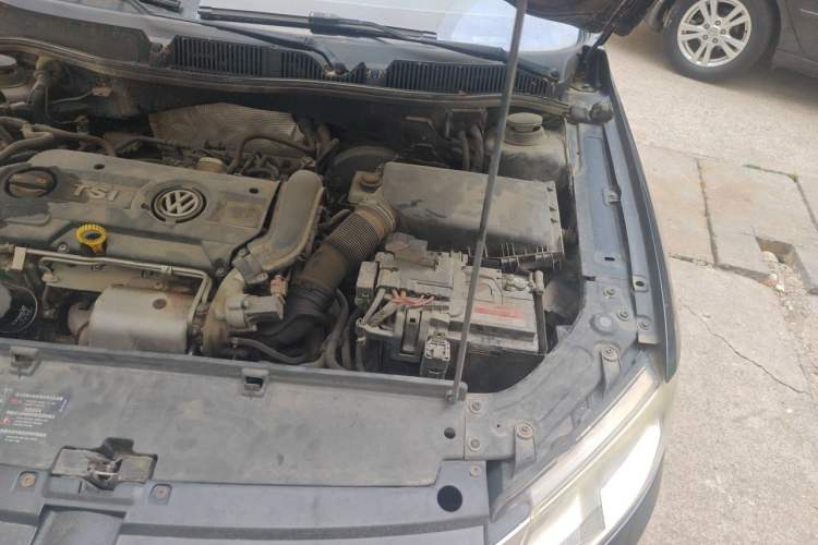 Used Volkswagen Lavida 2013 1.4TSI Manual Comfort Edition Engine Bay Left