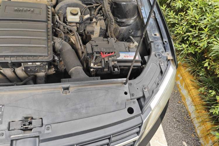 Used Volkswagen Lavida 2013 Classic 1.6L Automatic Fashion Edition Engine Bay Left