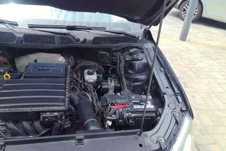 Used Volkswagen Lavida 2013 Revised Classic 1.6L Automatic Fashion Edition Engine Bay Left