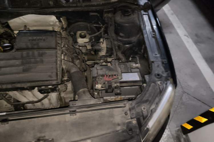 Used Volkswagen Lavida 2013 Revised Classic 1.6L Manual Fashion Edition Engine Bay Left