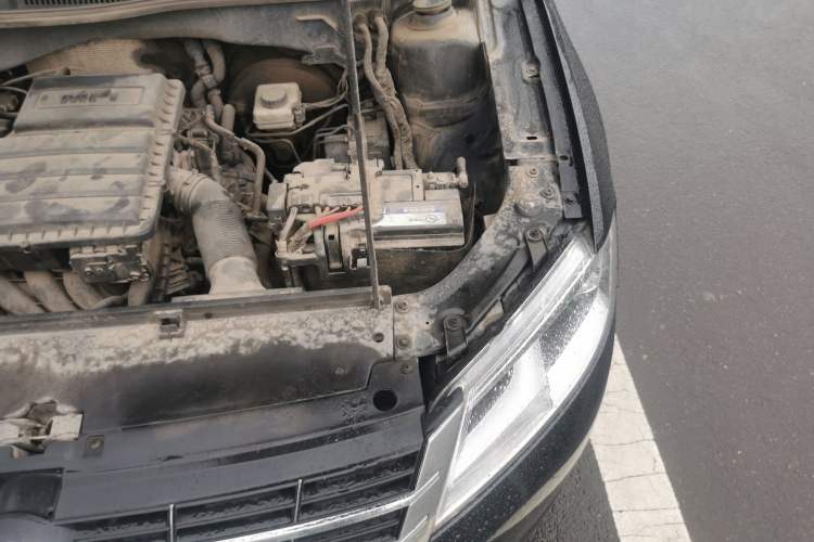 Used Volkswagen Lavida 2013 Revised Classic 1.6L Manual Fashion Edition Engine Bay Left
