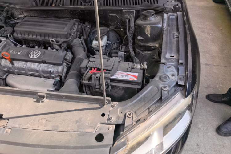 Used Volkswagen Lavida 2013 1.6L Automatic Comfort Edition Engine Bay Left