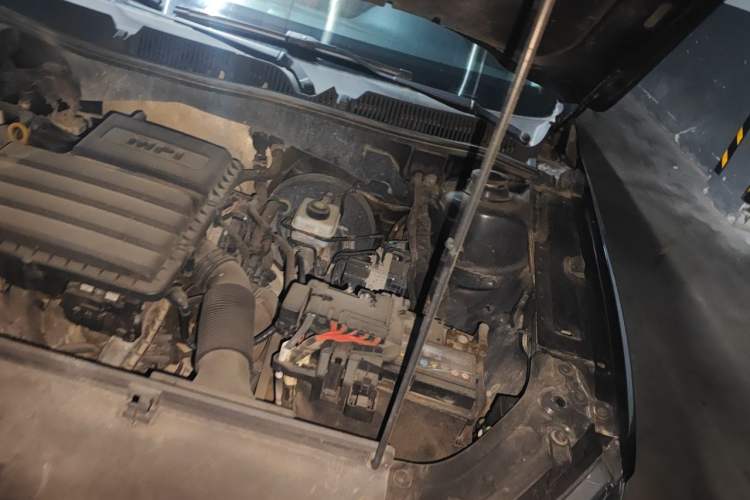 Used Volkswagen Lavida 2013 Restyled Classic 1.6L Automatic Comfort Edition Engine Bay Left