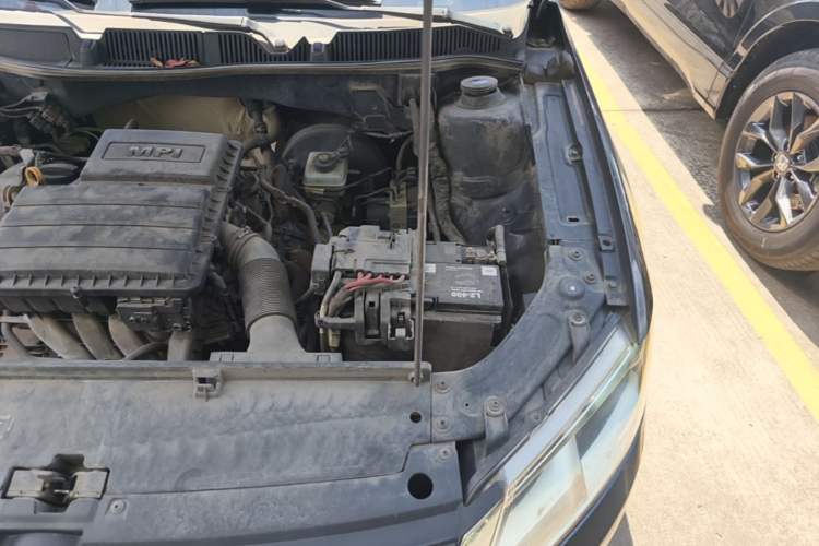 Used Volkswagen Lavida 2013 1.6L Automatic Comfort Edition Engine Bay Left