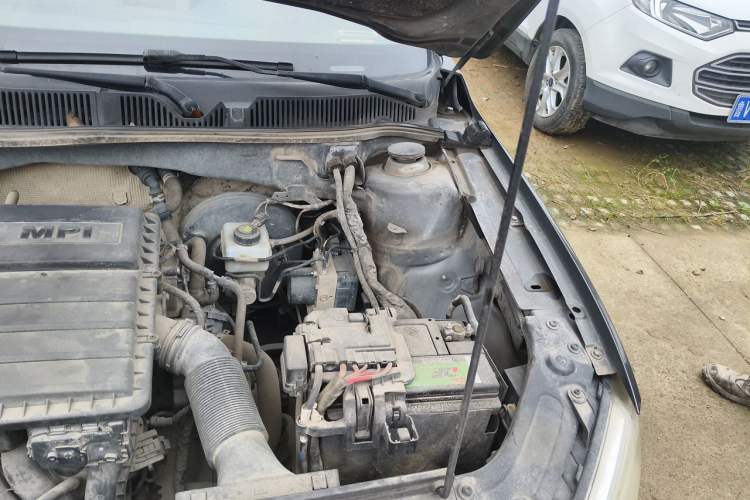 Used Volkswagen Lavida 2013 Restyled Classic 1.6L Manual Comfort Edition Engine Bay Left