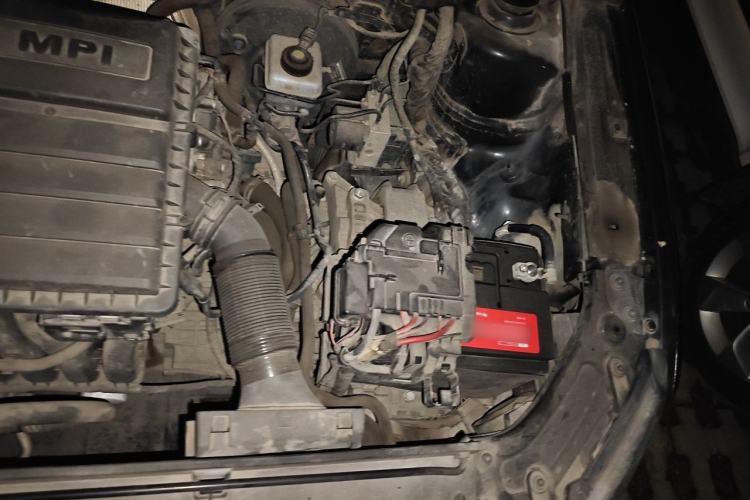 Used Volkswagen Lavida 2013 1.6L Automatic Comfort Edition Engine Bay Left