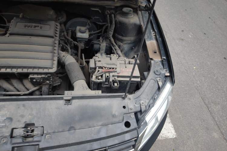 Used Volkswagen Lavida 2013 Revised Classic 1.6L Manual Fashion Edition Engine Bay Left