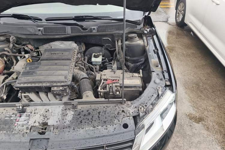Used Volkswagen Lavida 2013 1.6L Automatic Comfort Edition Engine Bay Left