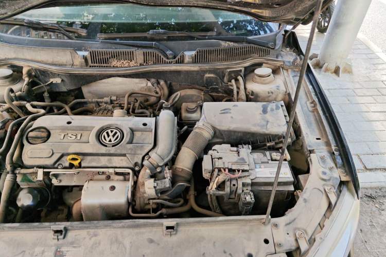 Used Volkswagen Lavida 2013 1.4TSI Manual Comfort Edition Engine Bay Left