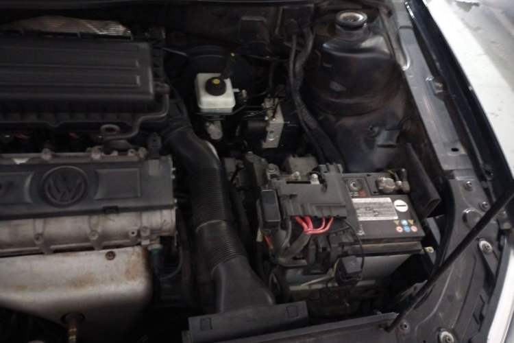Used Volkswagen Lavida 2013 1.6L Automatic Comfort Edition Engine Bay Left