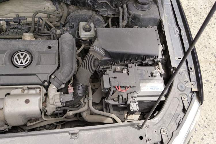 Used Volkswagen Lavida 2013 1.4 TSI Manual Luxury Edition Engine Bay Left