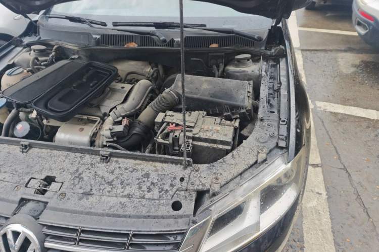 Used Volkswagen Lavida 2013 1.4TSI Manual Comfort Edition Engine Bay Left