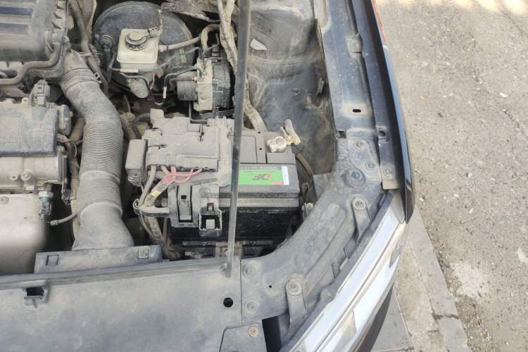 Used Volkswagen Lavida 2013 1.6L Manual Comfort Edition Engine Bay Left