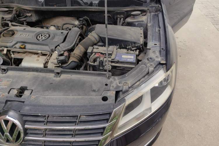 Used Volkswagen Lavida 2013 1.4TSI DSG Comfort Edition Engine Bay Left