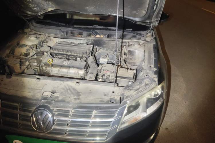 Used Volkswagen Lavida 2013 1.6L Manual Comfort Edition Engine Bay Left