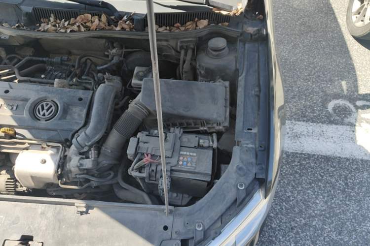 Used Volkswagen Lavida 2013 1.4TSI DSG Comfort Edition Engine Bay Left