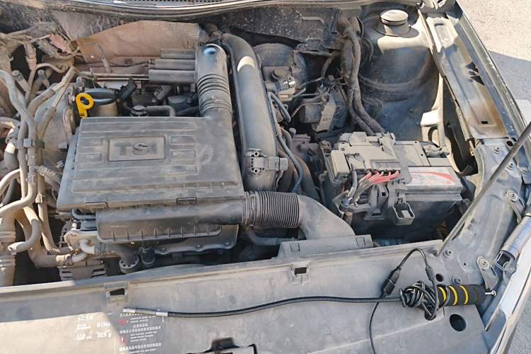 Used Volkswagen Lavida 2013 Revised Version 1.4 TSI DSG Comfort Edition Engine Bay Left