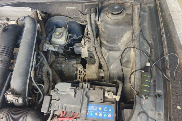 Used Volkswagen Lavida 2013 Revised Version 1.4 TSI DSG Comfort Edition Engine Bay Left