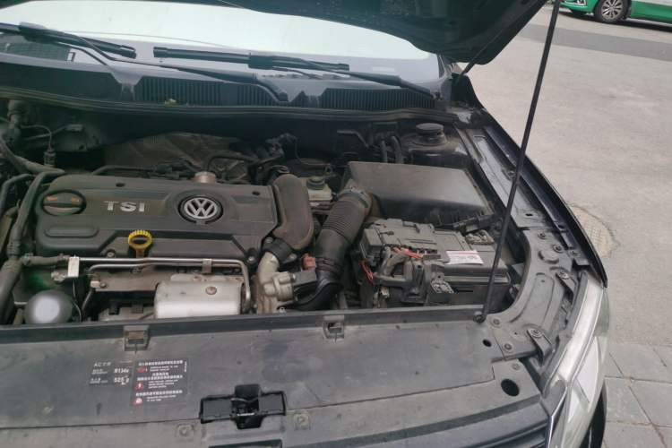 Used Volkswagen Lavida 2013 1.4TSI DSG Comfort Edition Engine Bay Left