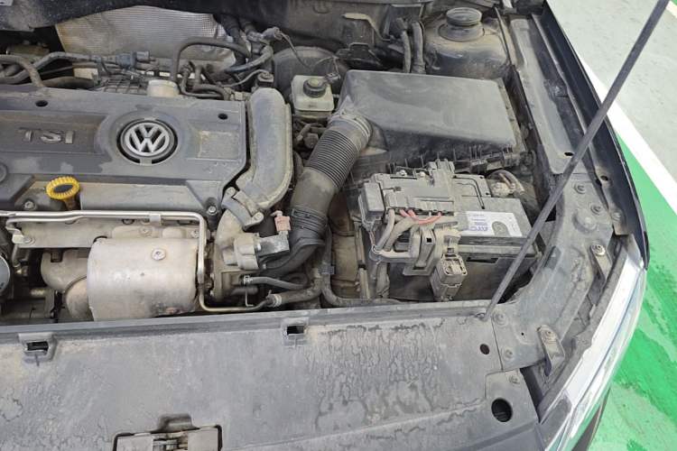 Used Volkswagen Lavida 2013 1.4TSI DSG Comfort Edition Engine Bay Left