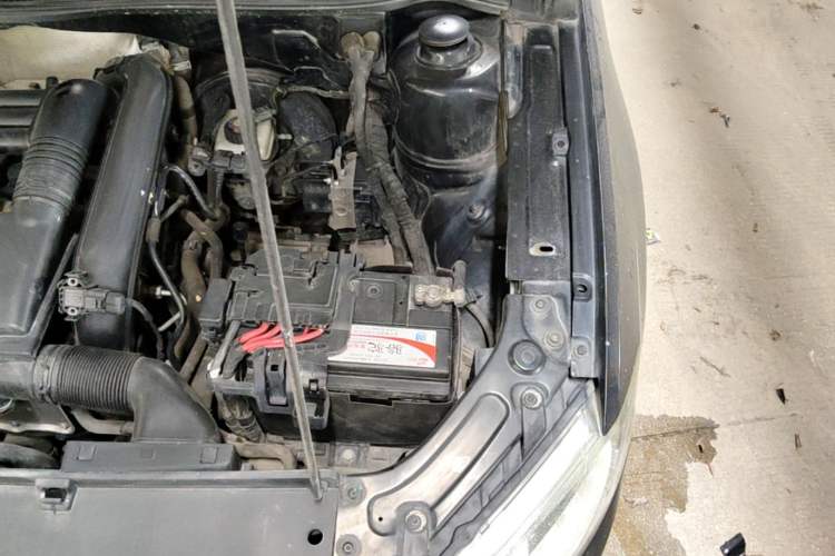 Used Volkswagen Lavida 2013 Revised Version 1.4 TSI DSG Comfort Edition Engine Bay Left