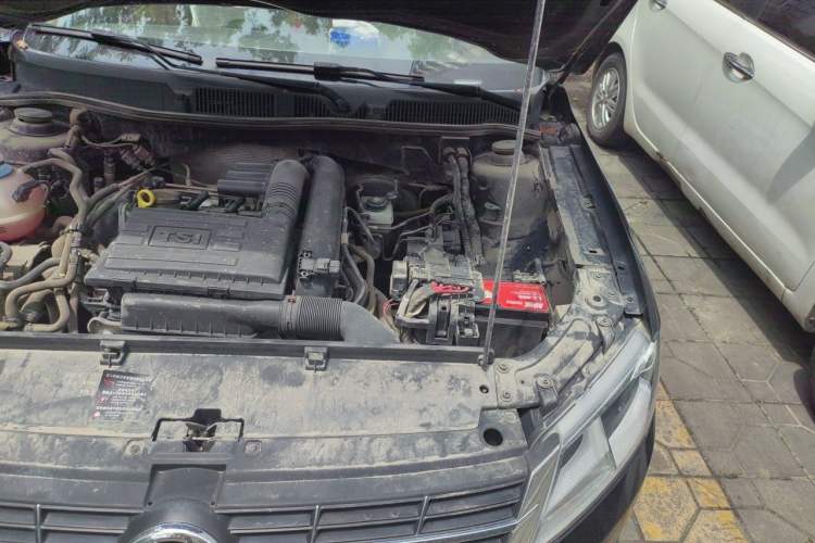 Used Volkswagen Lavida 2013 1.4TSI Manual Comfort Edition Engine Bay Left